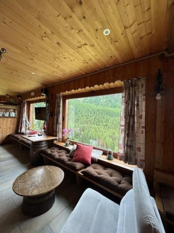 Edelweiss Hotel Чамполук Екстериор снимка