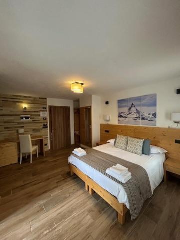 Edelweiss Hotel Чамполук Екстериор снимка